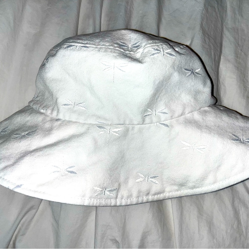 Talbots canvas bucket hat with embroidered dragonflies